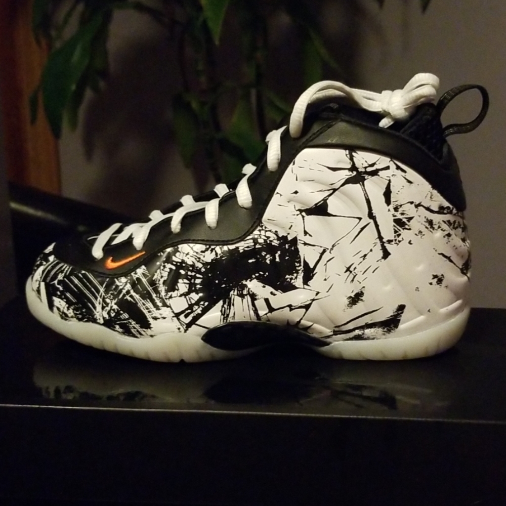 Brand new Nike little posite one